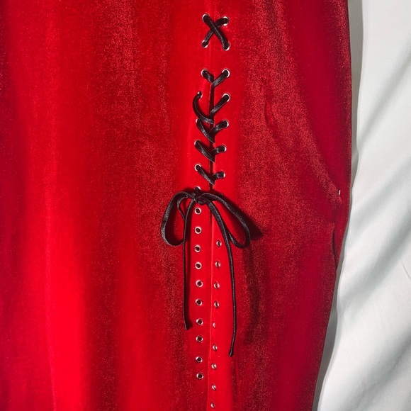 Brand new gorgeous red velvet Adeirlina gown - Picture 7 of 10